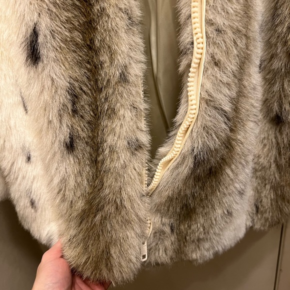 Jacket- Lynx Faux Fur Bomber Style Size XL - Picture 3 of 6